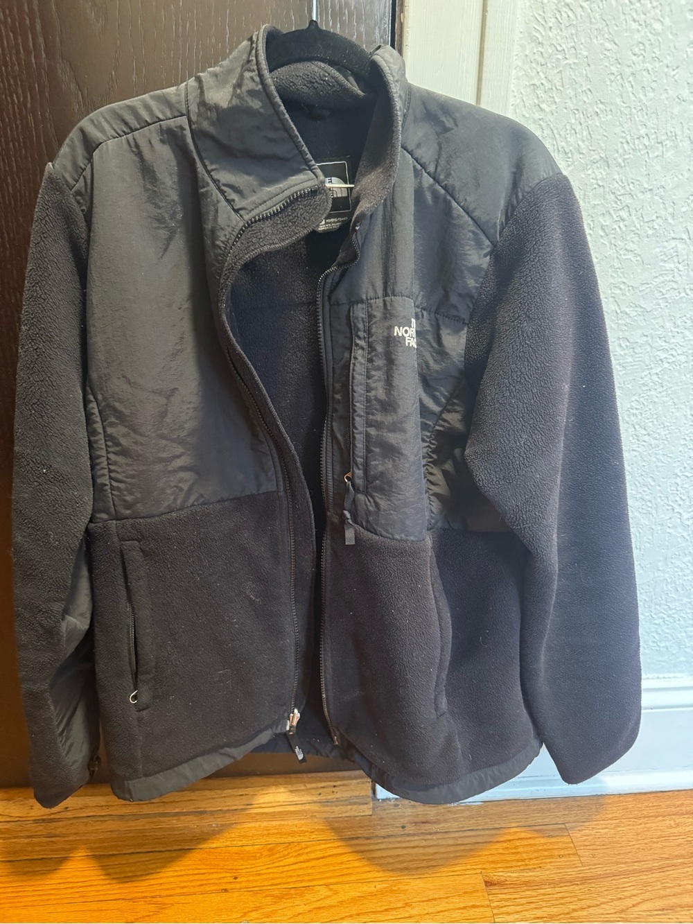 The North Face Men’s Black Lightweight Fleece Jacket